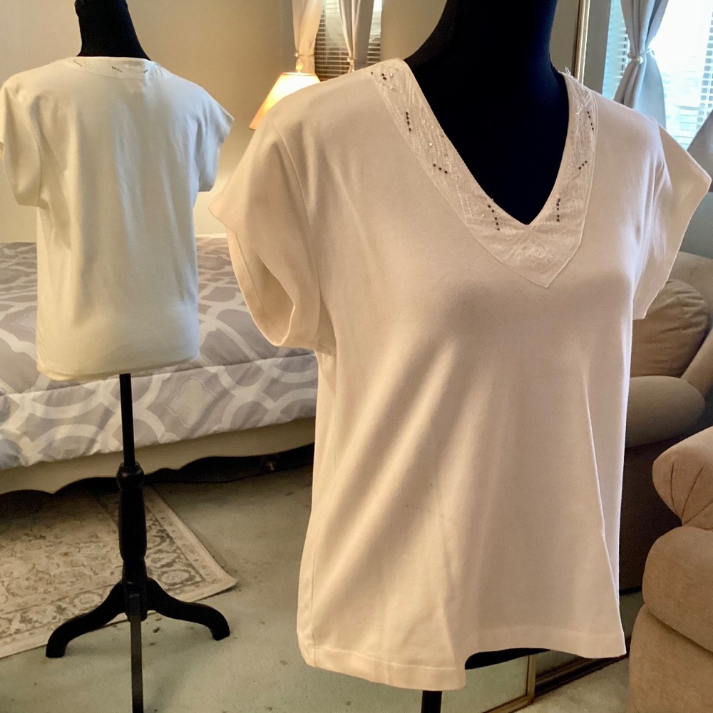 Woman’s short sleeve top